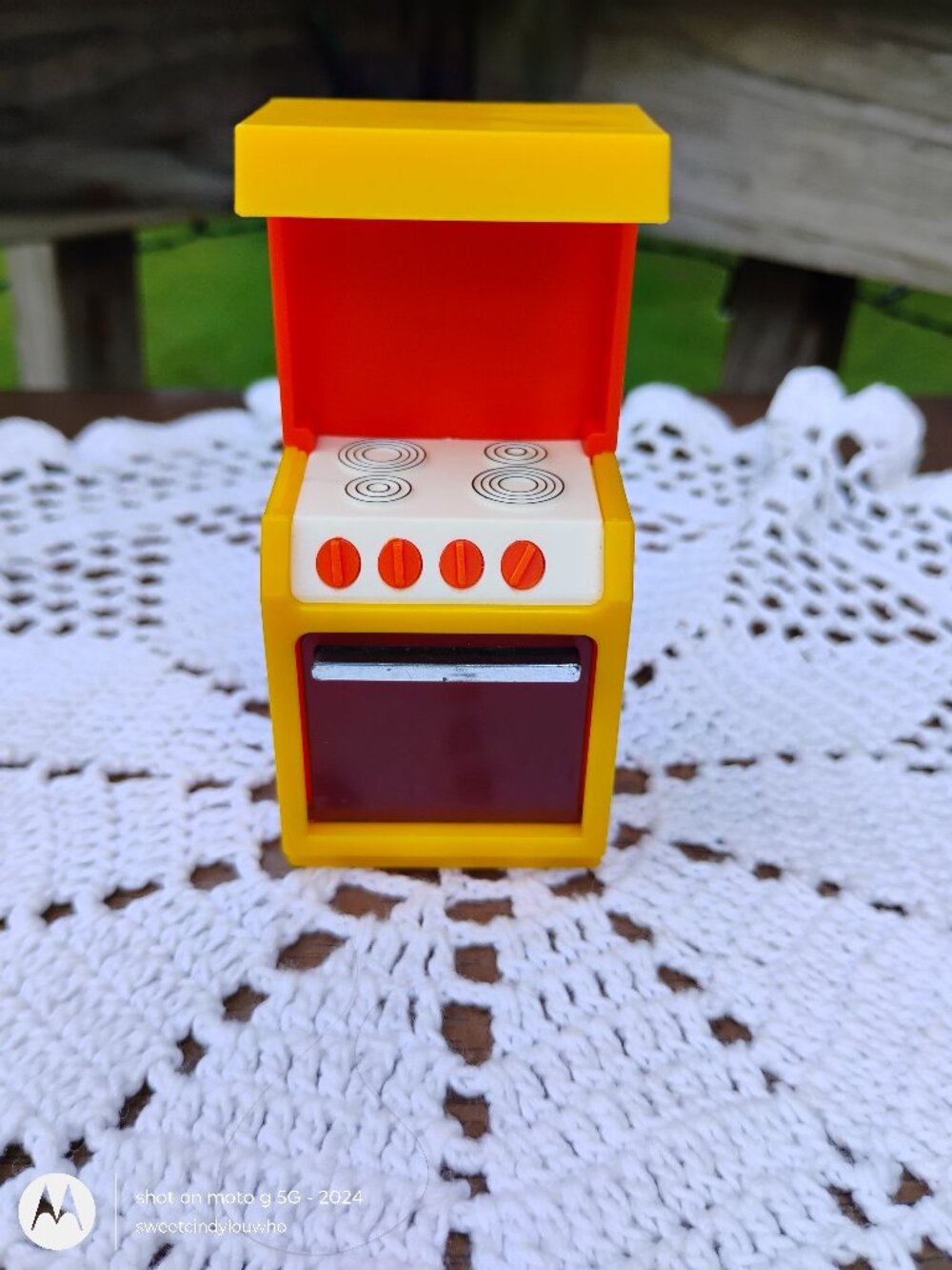 Fisher Price dollhouse kitchen range stove yellow Hong Kong vtg from set #252